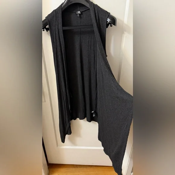 CABLE & GAUGE DARK GREY THIN KNIT VEST - Picture 4 of 16